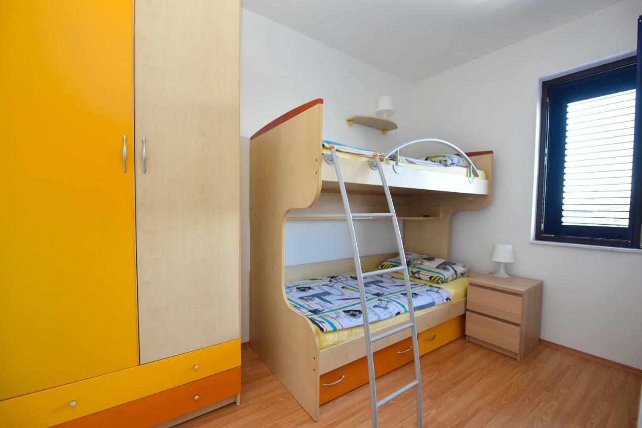 Apartments Enya Novalja Bagian luar foto
