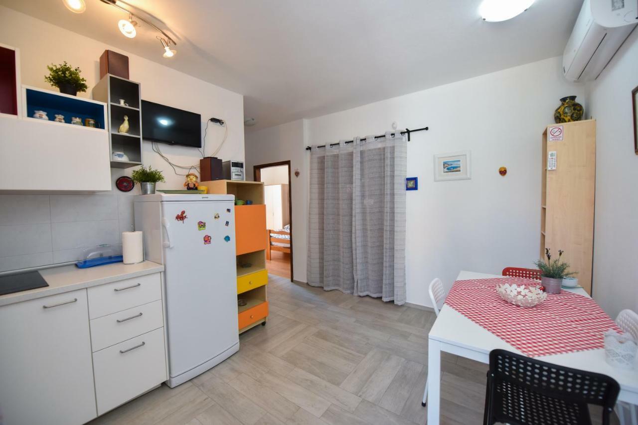 Apartments Enya Novalja Bagian luar foto