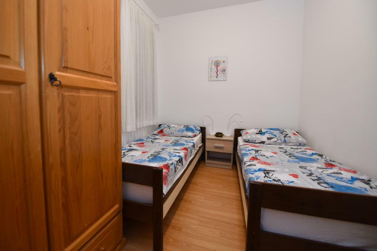Apartments Enya Novalja Bagian luar foto